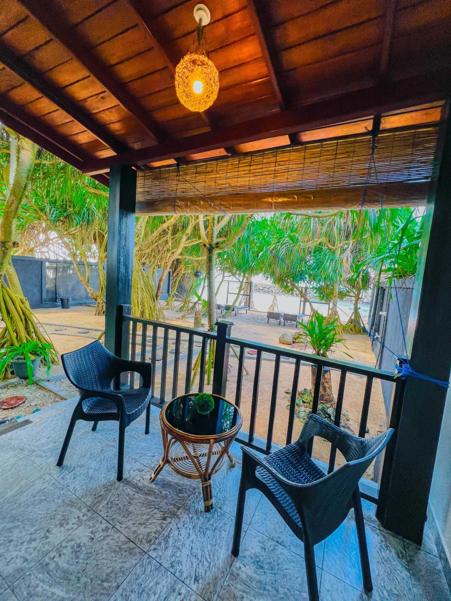 Sea Shell Villa Hikkaduwa 2 Separate Cabanas Ocean Front Villa מראה חיצוני תמונה