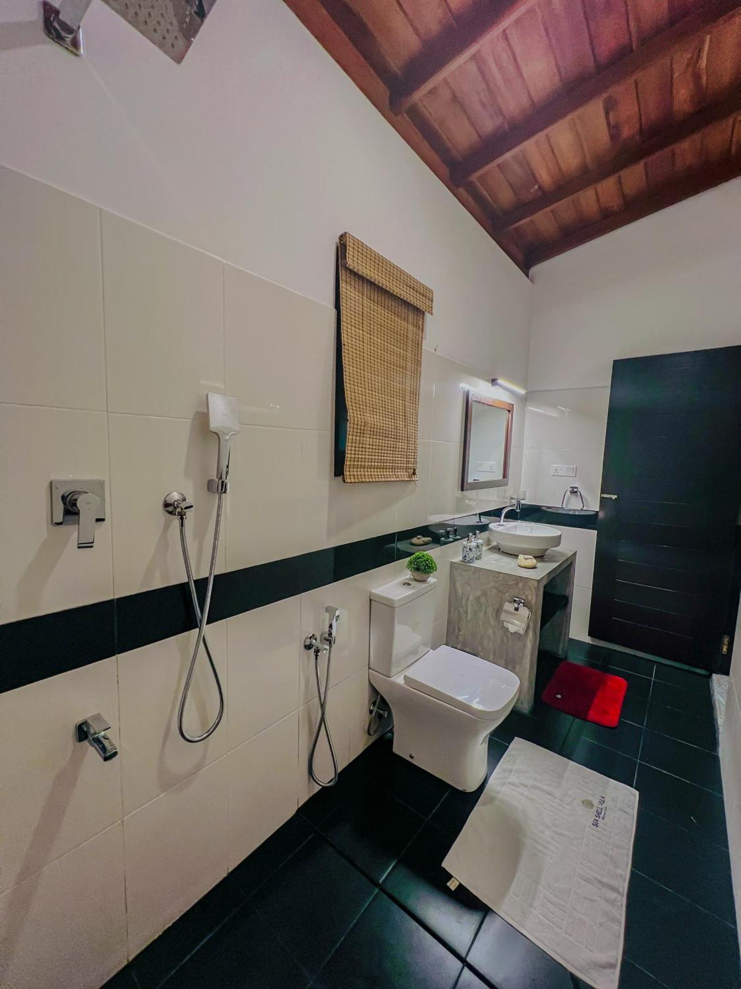 Sea Shell Villa Hikkaduwa 2 Separate Cabanas Ocean Front Villa מראה חיצוני תמונה